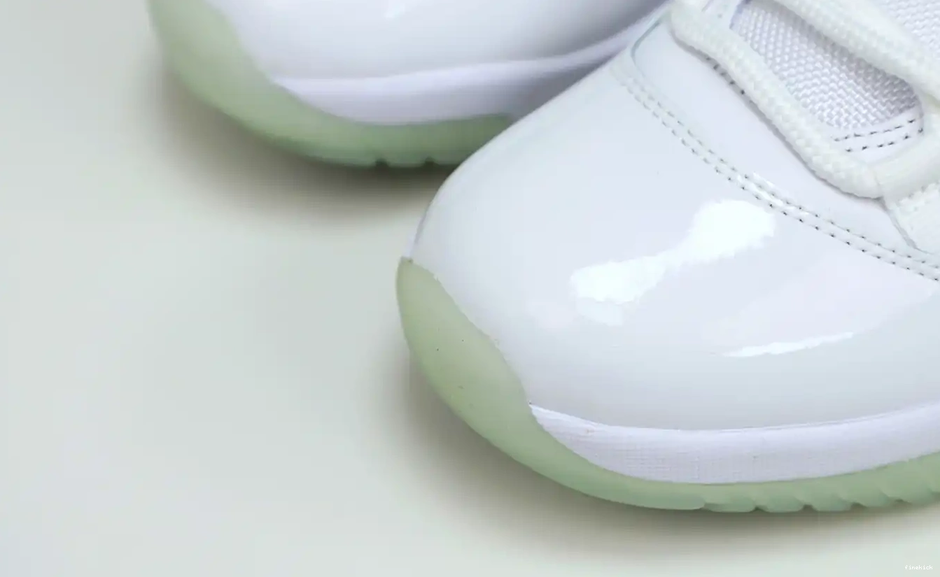11 LOW JORDAN LEGEND RETRO AIR BLUE 0421